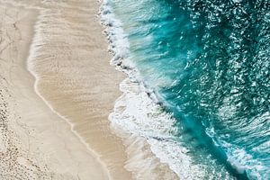 Strukturen von Meer und Strand von oben gesehen von Anouschka Hendriks