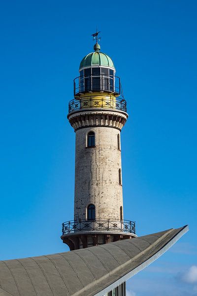 Der Leuchtturm in Warnemünde van Rico Ködder