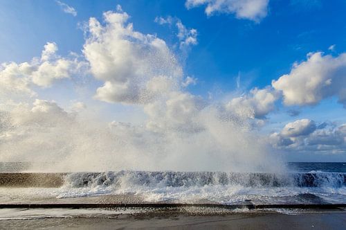 Stormachtige Atlantische Oceaan in Havana, motief 1