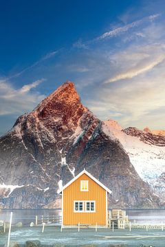 Holzhaus am Fjord in Norwegen