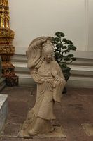 Stenen beelden van een Aziatische vrouw bij de Wat Pho Boeddha tempel.