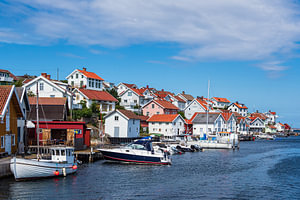 Blick auf den Ort Gullholmen in Schweden