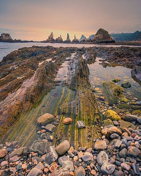 Zonsopkomst bij Playa Gueirua, Asturië, Spanje van Henk Meijer Photography