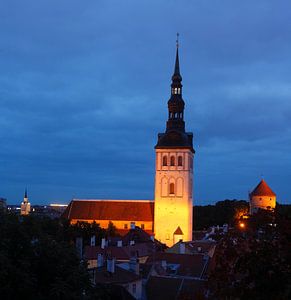 Nikolaikirche, Niguliste Kirik, Ausblick vom Domberg auf die Unterstadt, Altstadt bei Abendd�mmerung