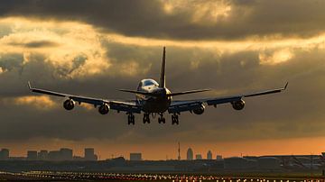 Landung eines KLM Boeing 747-400M Jumbo Jets. von Jaap van den Berg