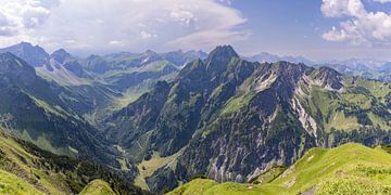 Mountain panorama from the Laufbacher-Eckweg to the Großer Wilder, the Oytal and the Höfats, Allgäu Alps by Walter G. Allgöwer