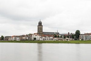 Stadtbild Deventer mit IJssel und Lebuinus Kirche