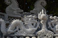 Deux dragons décorant le temple de Wat Pho