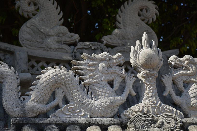 Two dragons as temple decorations at Wat Pho by Minimalistic Travel Photography by.Rieneke