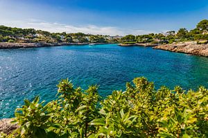 Belle vue sur la côte de Cala Dor, à Majorque sur Alex Winter