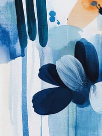 Blaue Blume auf Weiß