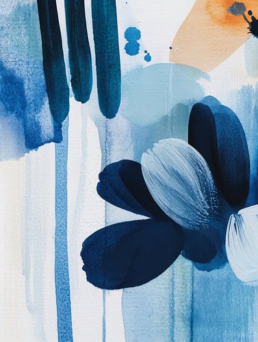 Blaue Blume auf Weiß