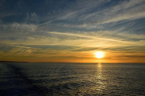Wilde wolken tijdens zonsondergang