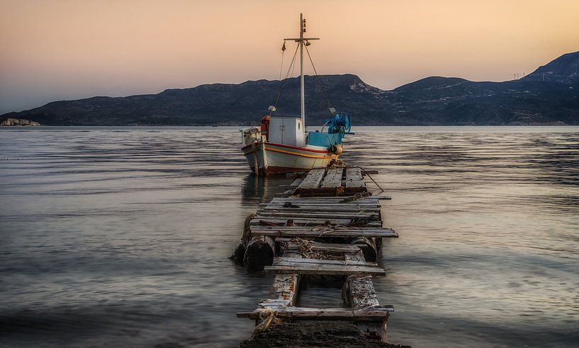 Oude Vissersboot op Milos by Mario Calma