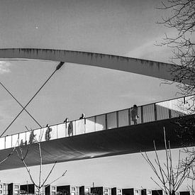 Passanten auf der Hoge Brug in Maastricht von Streets of Maastricht