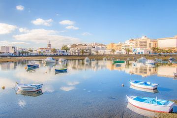 De oude binnenhaven van Arrecife op Lanzarote sur Harrie Muis