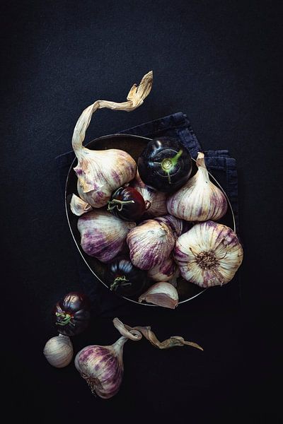 Garlic and tomatoes by Susan Lambeck