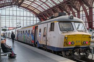 Gare d'Anvers en train