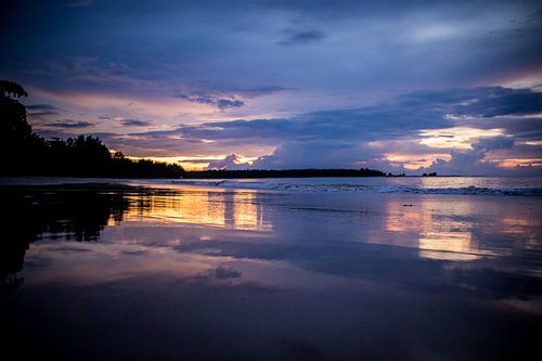 Thailand zonsondergang op white sand beach