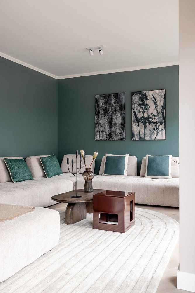 Abstrakte Retro-Botanik. Gräser, Blumen und Blätter in blau-grau und weiß  von Dina Dankers 