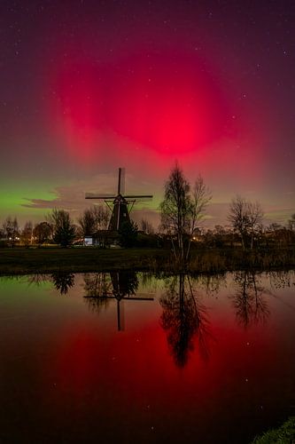 Noorderlicht boven Molen de Zwaan, Nederland