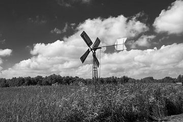 Windkraftanlage im Naturschutzgebiet Weerribben von RvK Fotografie