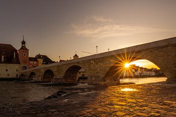 Steinerne Brücke in Regensburg mit Sonnenstern
