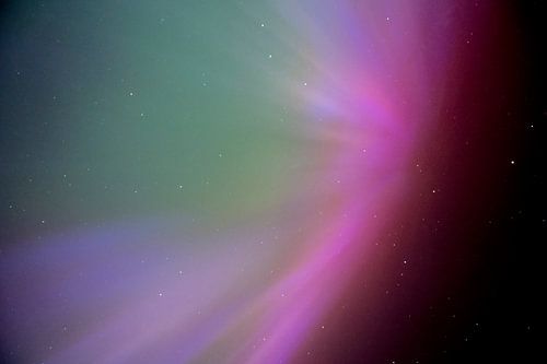 Noorderlicht in Nederland in groen en paars