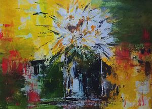 Vase mit weißen Blumen