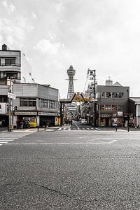 Straten in de Shinsekai wijk in Japan van Mickéle Godderis