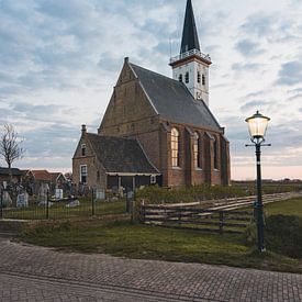 Kirche um die Ecke von Renzo Steffens