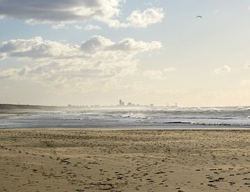 Skyline van Scheveningen, gezien vanaf Katwijk van Geerten Teekens