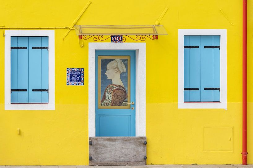 kleurijke gevel op Burano Venetië van Sander Groenendijk