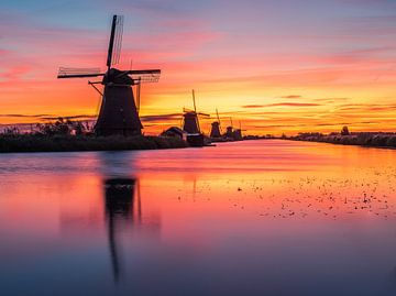 Vroege ochtend bij Kinderdijk. van justus oostrum