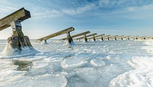 Ice-breaker to protect the houses at Marken  sur Menno Schaefer