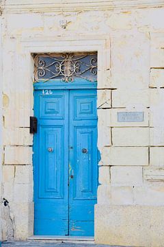 Blauwe deur op Malta van Myrthe Visser-Wind
