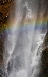 Waterval met regenboog van Nils Steiner
