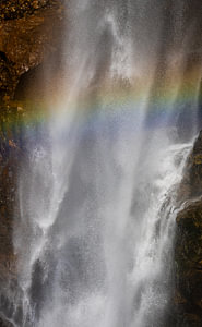 Wasserfall mit Regenbogen