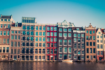 Grachtenhäuser in Amsterdam - warm