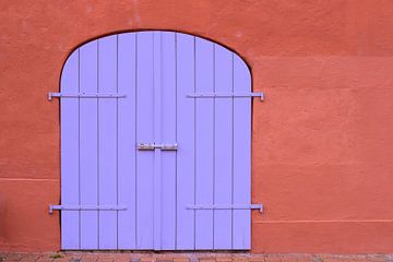 Porte violette sur Ulrike Leone