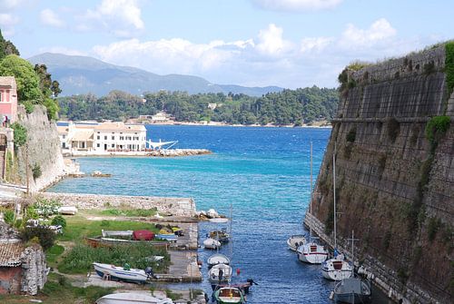 Uitzicht op de zee vanaf het Oude Fort Kerkyra op Corfu.