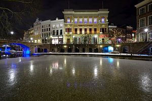 Oudegracht in Utrecht mit Bezembrug und Winkel van Sinkel von Donker Utrecht