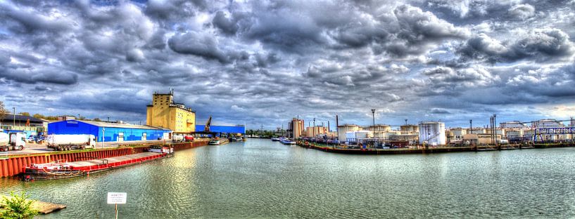 Panorama du port de la ville par Edgar Schermaul