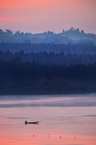 Magische zonsopkomst boven rivier de nijl