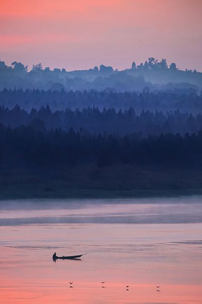 Magische zonsopkomst boven rivier de nijl van Krijn van der Giessen