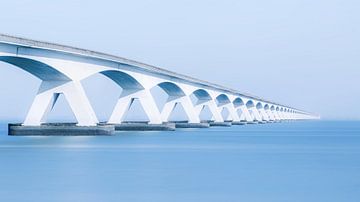Bridge Between Realities van Cho Tang