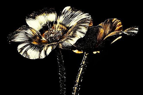 Gouden bloemen met zwarte achtergrond
