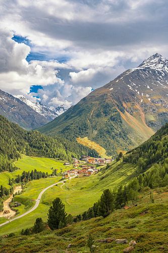 Vent dorp in de Tiroler Alpen in Austira tijdens de lente