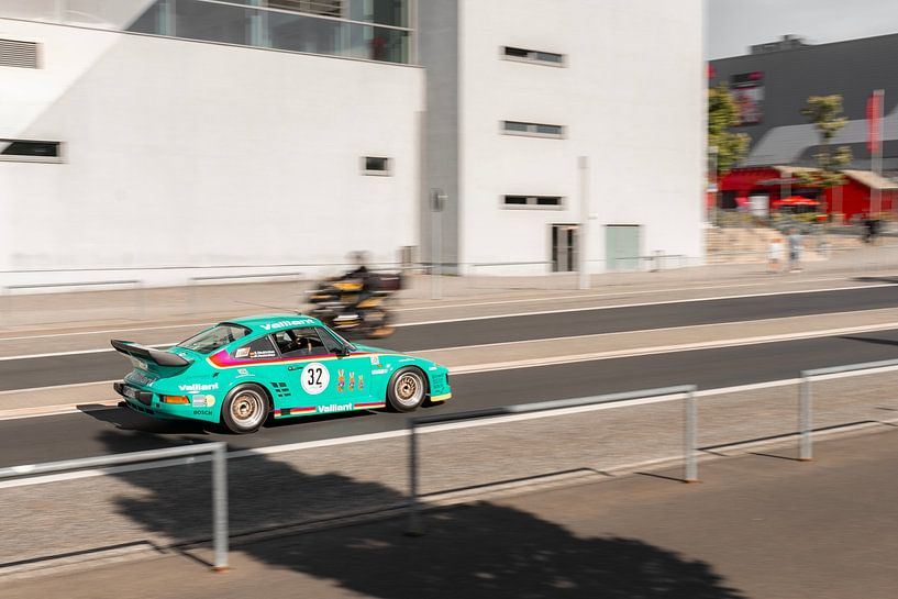 They see me rolling - blue car by Mäbel Seelen