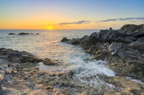 Sonnenuntergang an der rauen Westküste von Lanzarote von Michael Valjak